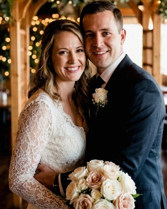 My Husband Died on Our Wedding Day — But a Week Later He Sat Beside Me on a Bus and Whispered, “Don’t Scream… You Need to Hear the Truth.”