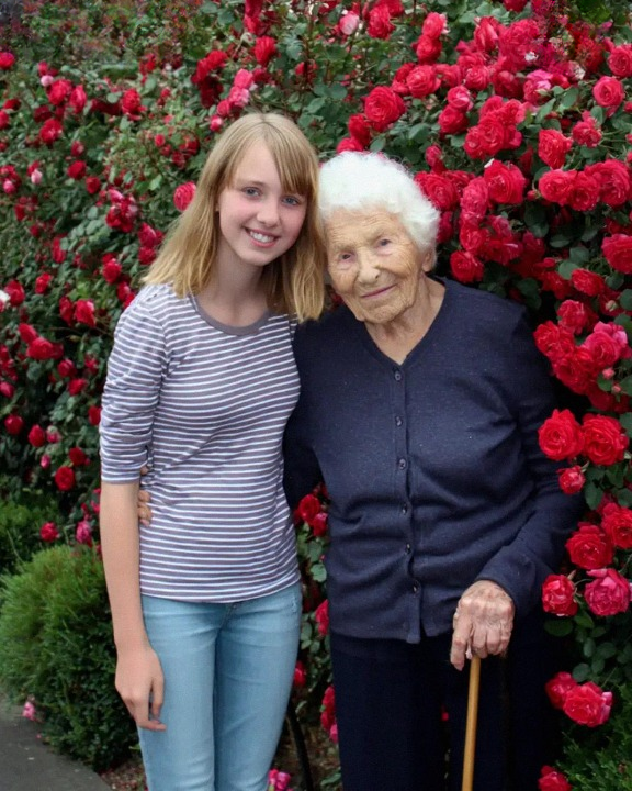 My teenage neighbor slipped a note under my rose bush that read “Help me”—and when I stepped inside her house, I was left completely breathless.