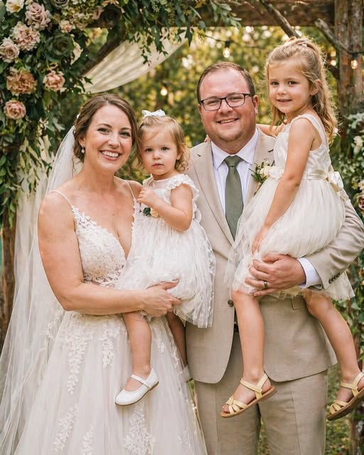 I married a widower with two little girls—but one day, one of them looked at me and asked, “Do you want to see where my mom lives?” then led me straight to the basement door.