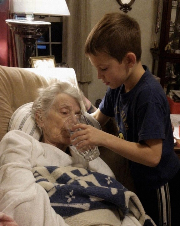 A young boy quietly looked after his ill, elderly neighbor for three years—until one day, he discovered a mysterious box she had left behind in his yard.