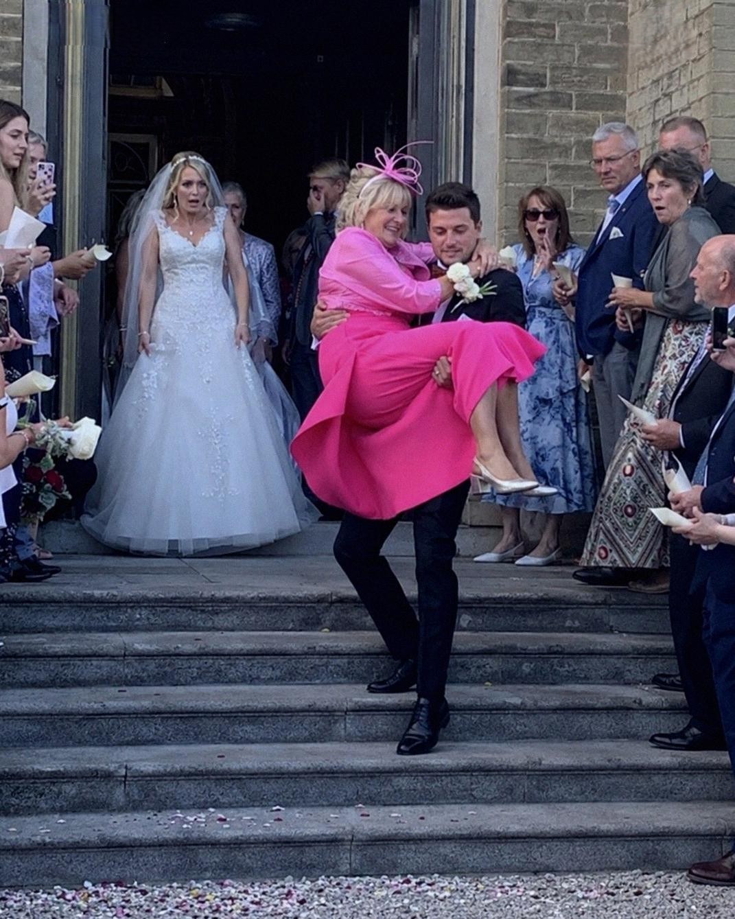 The groom carried his mother down the aisle instead of his bride—and what my mother did next completely turned the wedding upside down.